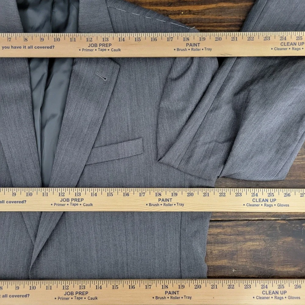 JOS A BANK Men's Sport Coat Blazer Two Button Gray Herringbone Size 41L NEW‎